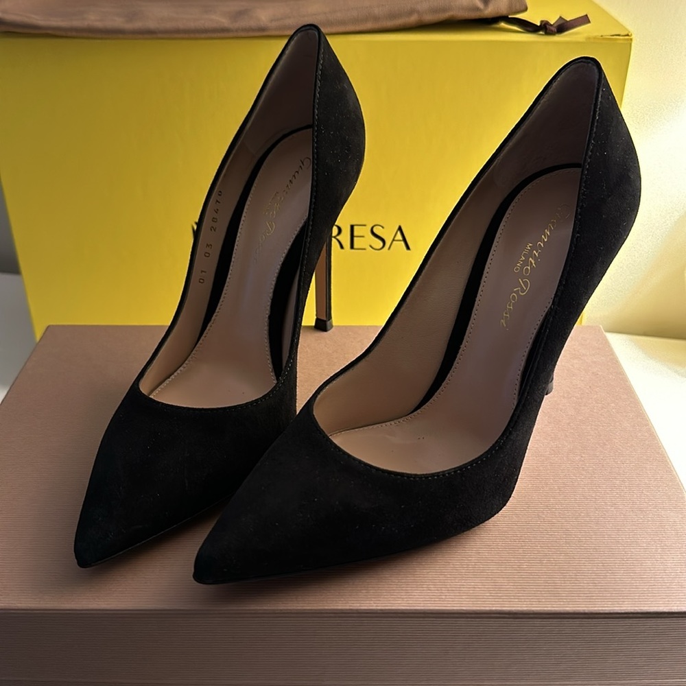 Gianvito Rossi black pumps